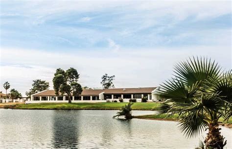Bellair golf park - Bellair Golf Park is a family-friendly golf course and range with 18 holes and 20 Toptracer bays. Enjoy night golf, events, weddings, and food truck at this newly renovated facility.